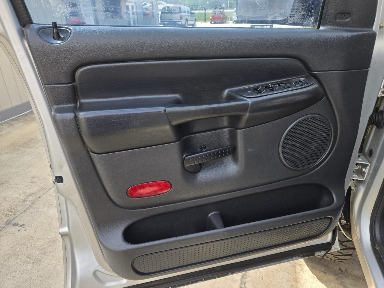 Dodge Ram 2500 4dr Quad Cab 160.5" WB 4WD SLT 2005