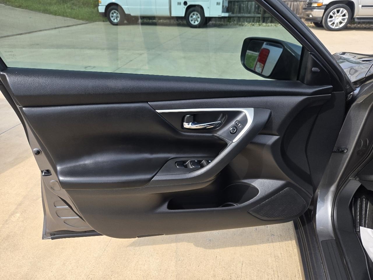 Nissan Altima 2.5 SV Sedan 2017