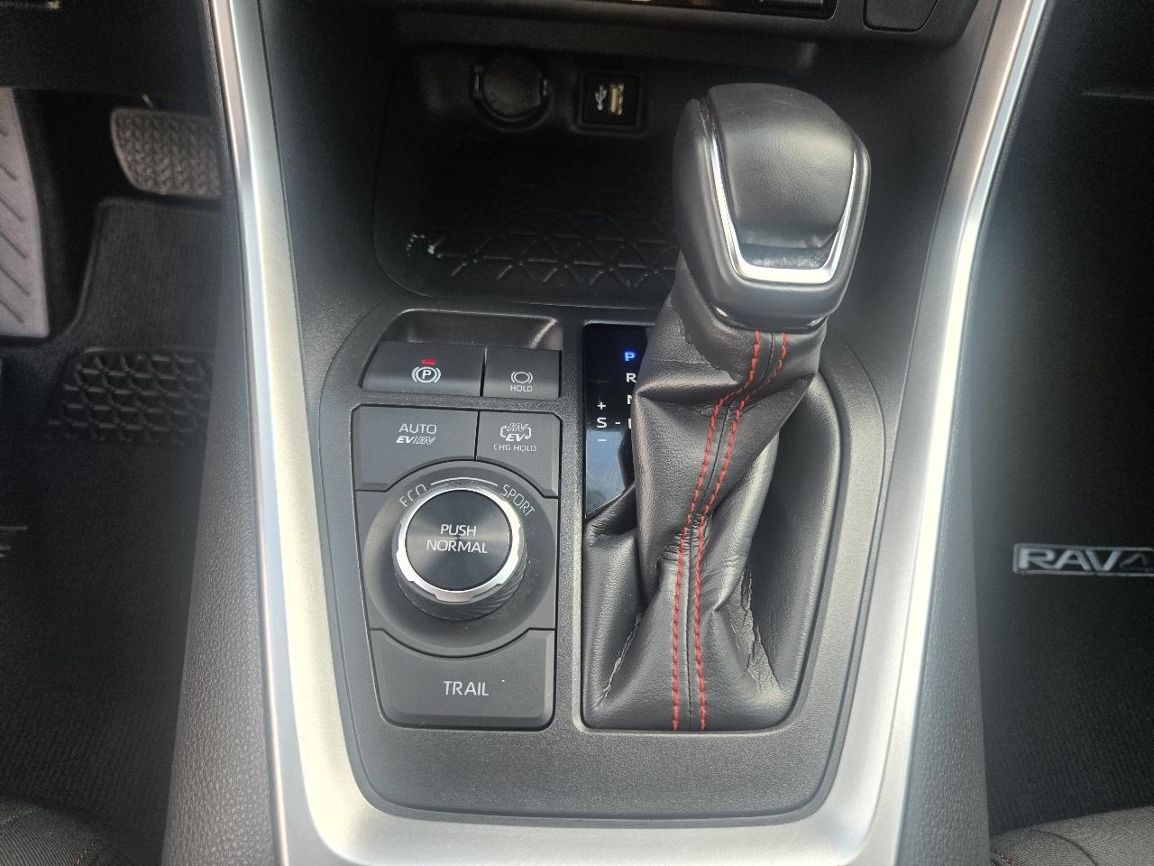 Toyota RAV4 Plug-In Hybrid SE (Natl) 2025