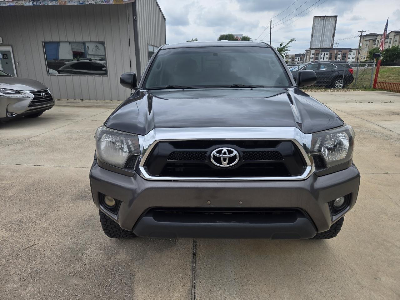 Toyota Tacoma 4WD Double Cab V6 AT (Natl) 2015