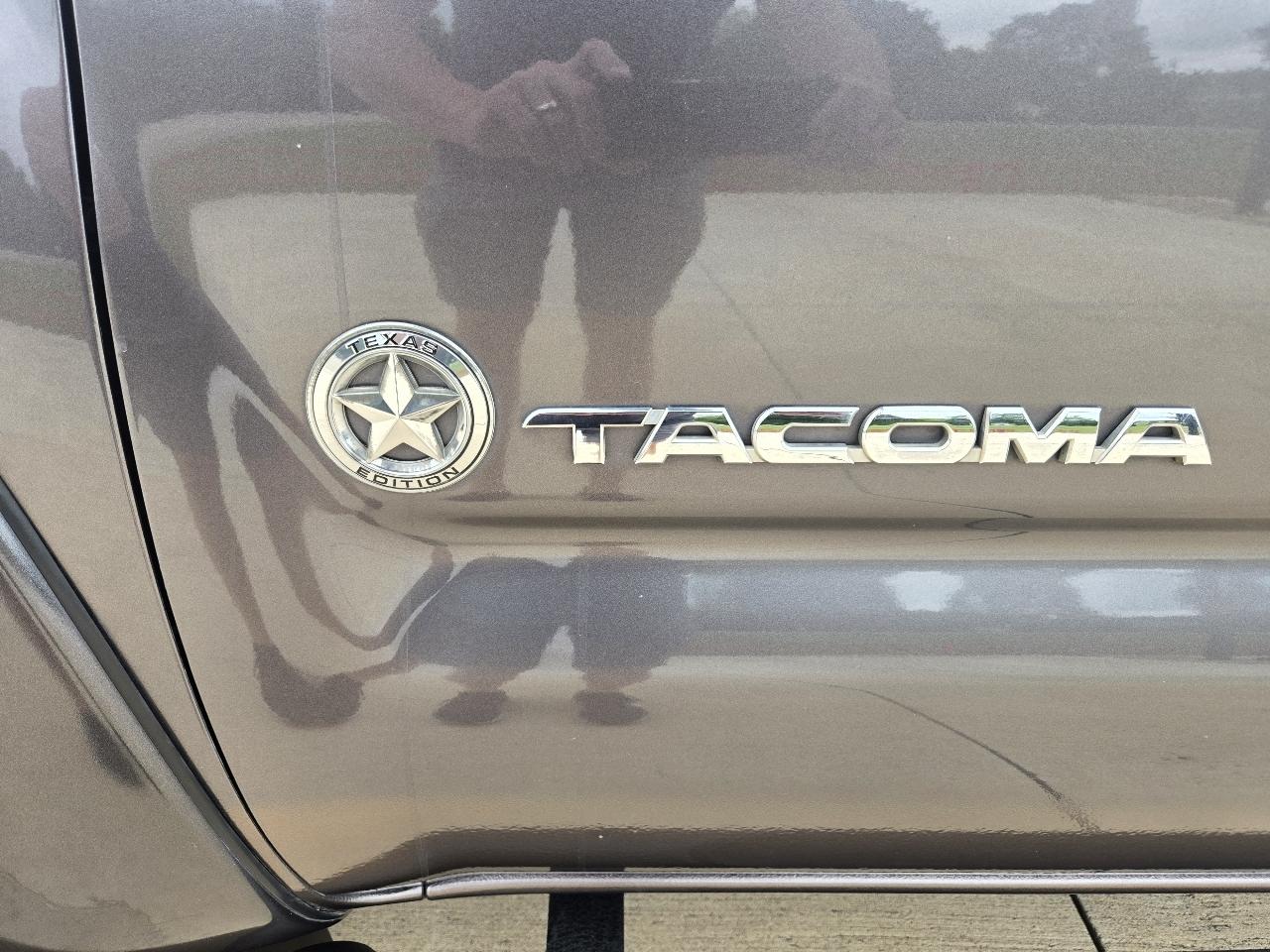 Toyota Tacoma 4WD Double Cab V6 AT (Natl) 2015