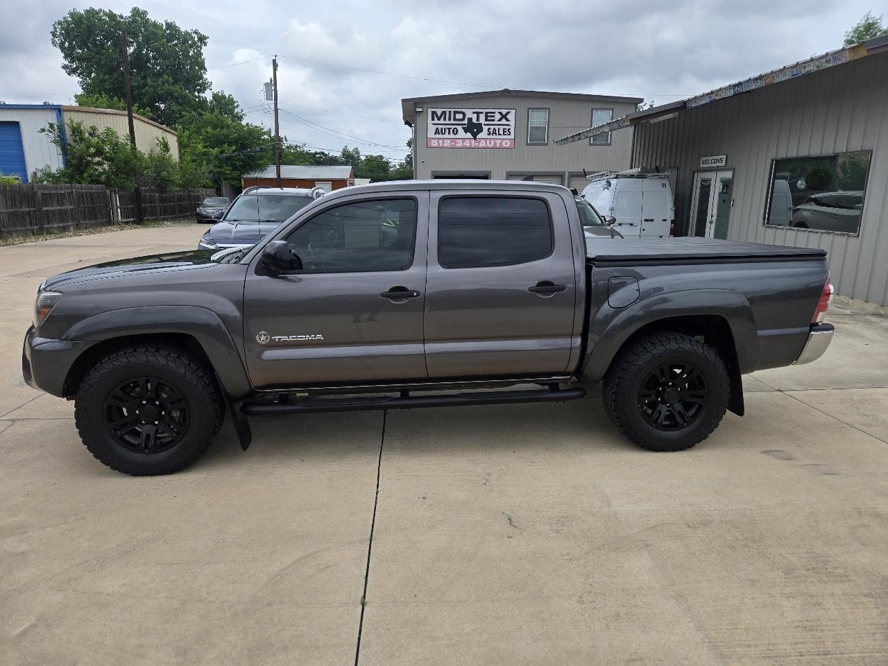 Toyota Tacoma 4WD Double Cab V6 AT (Natl) 2015
