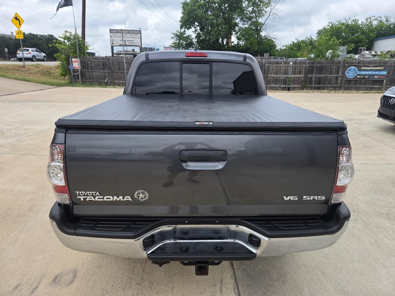 Toyota Tacoma 4WD Double Cab V6 AT (Natl) 2015
