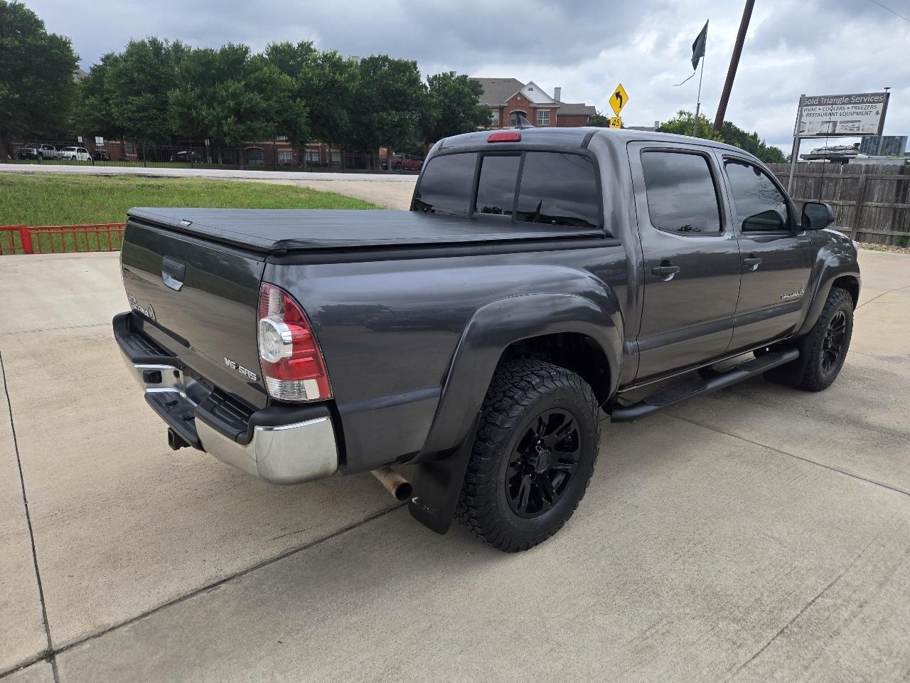 Toyota Tacoma 4WD Double Cab V6 AT (Natl) 2015