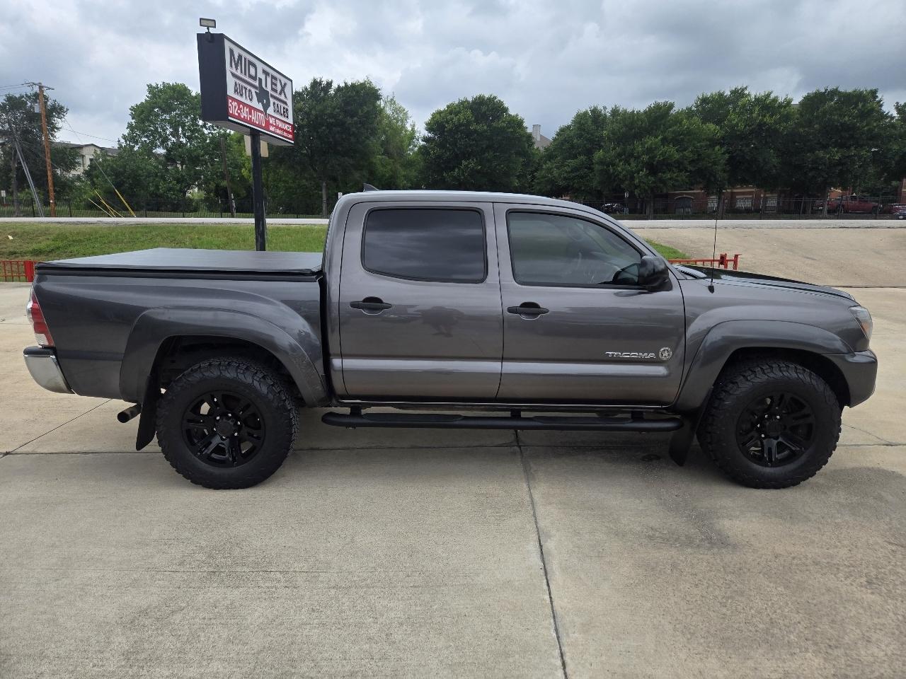 Toyota Tacoma 4WD Double Cab V6 AT (Natl) 2015