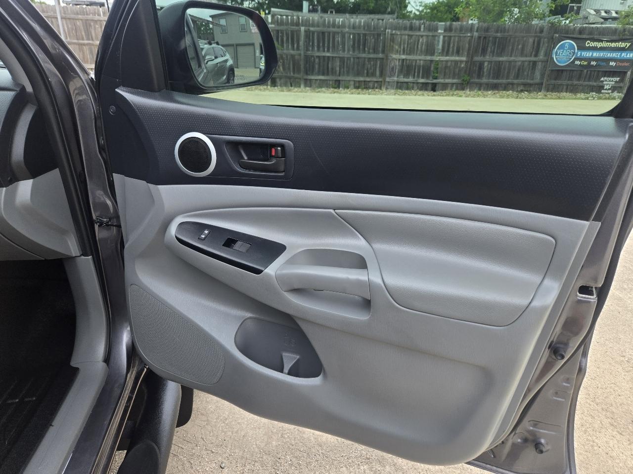 Toyota Tacoma 4WD Double Cab V6 AT (Natl) 2015