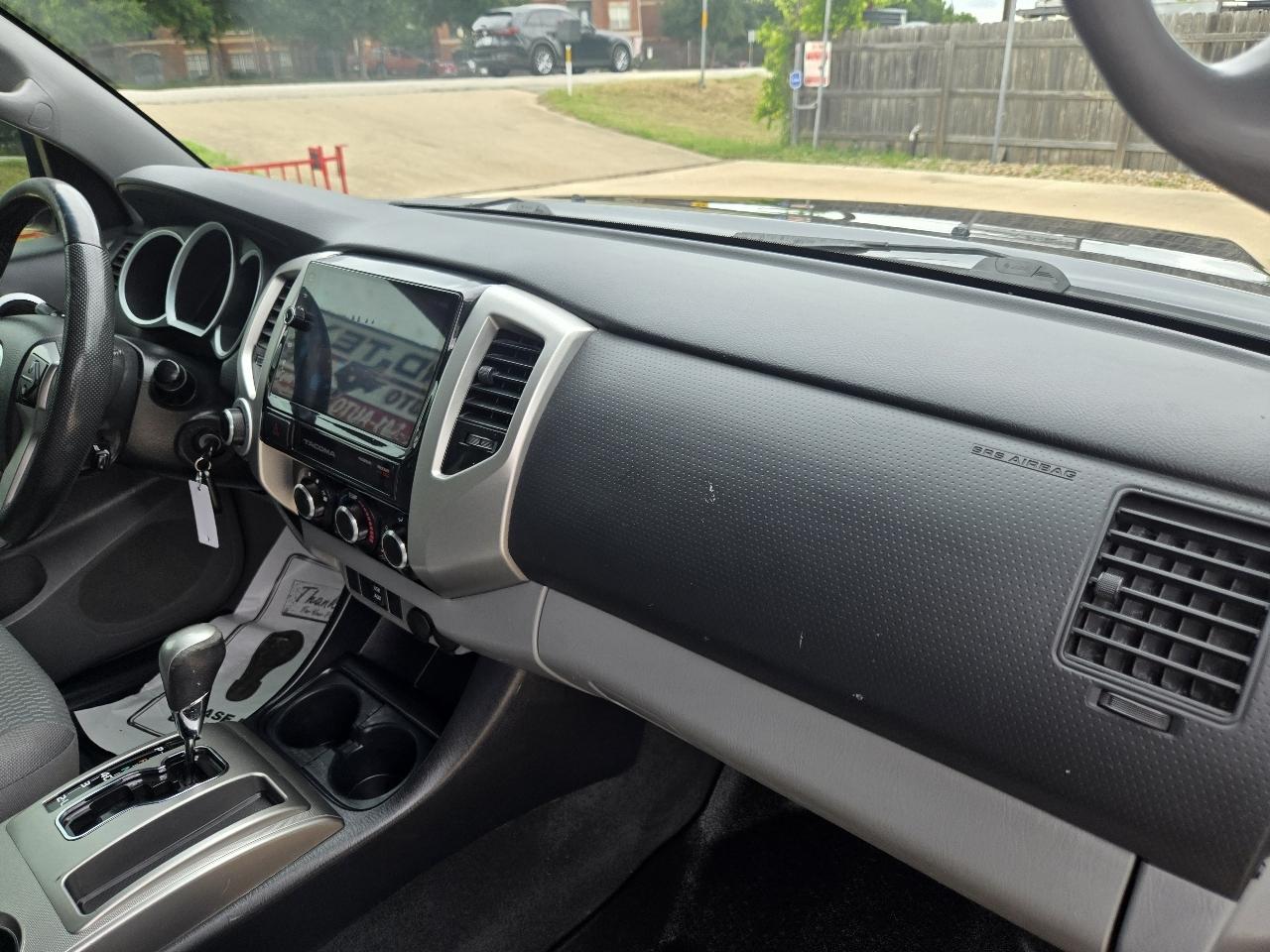 Toyota Tacoma 4WD Double Cab V6 AT (Natl) 2015