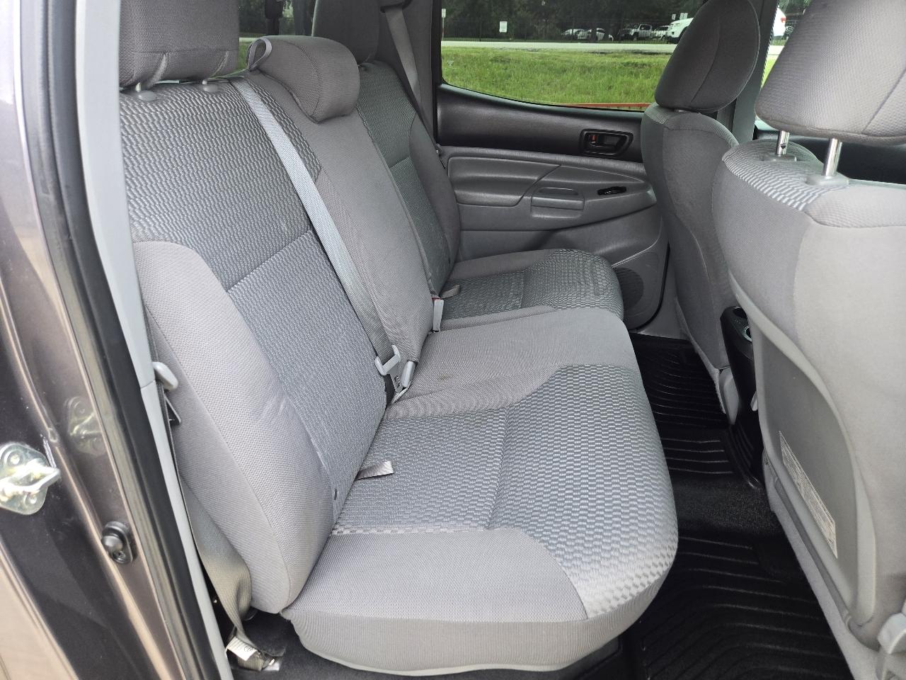 Toyota Tacoma 4WD Double Cab V6 AT (Natl) 2015