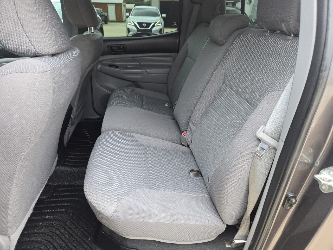 Toyota Tacoma 4WD Double Cab V6 AT (Natl) 2015