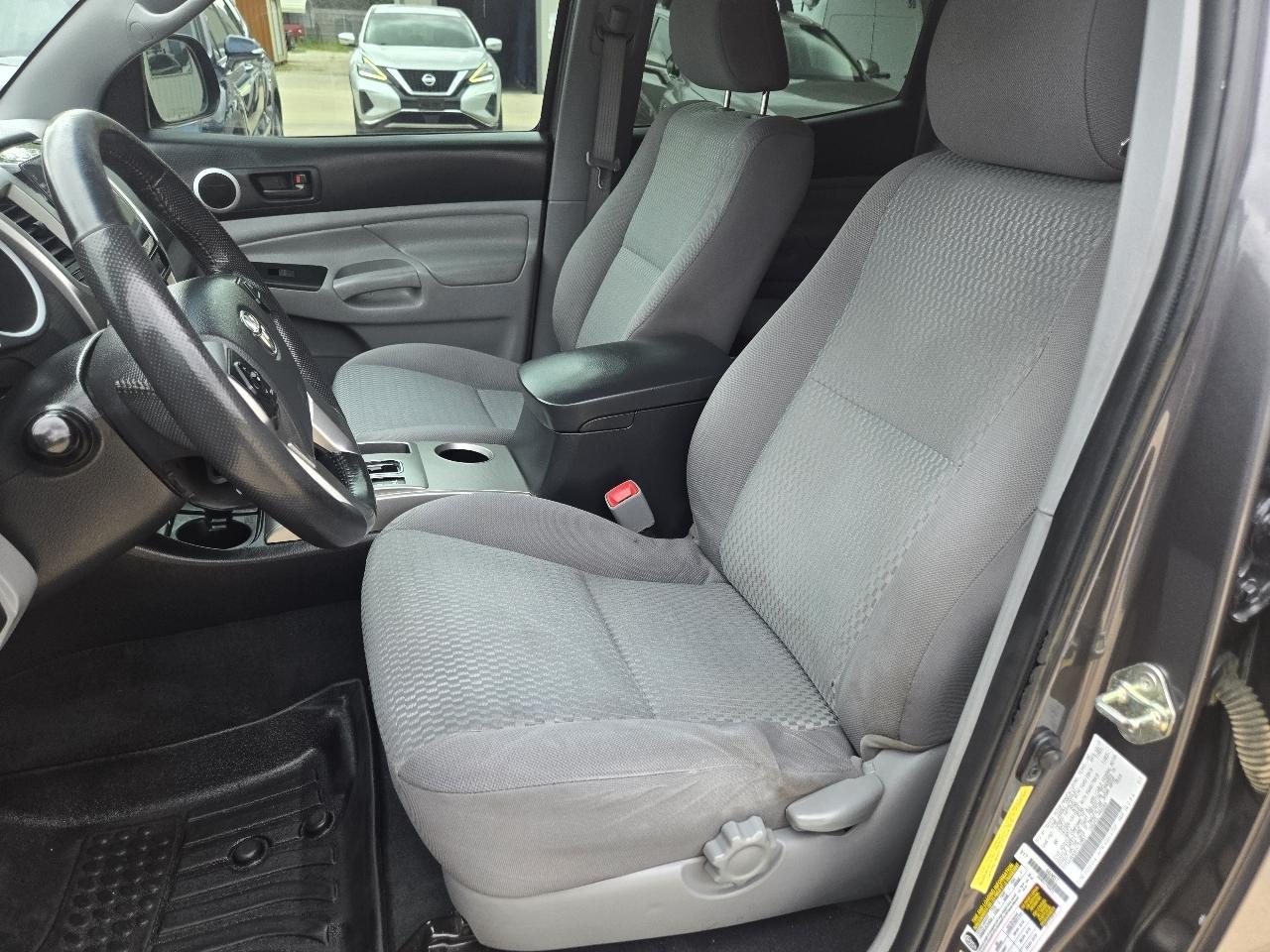 Toyota Tacoma 4WD Double Cab V6 AT (Natl) 2015