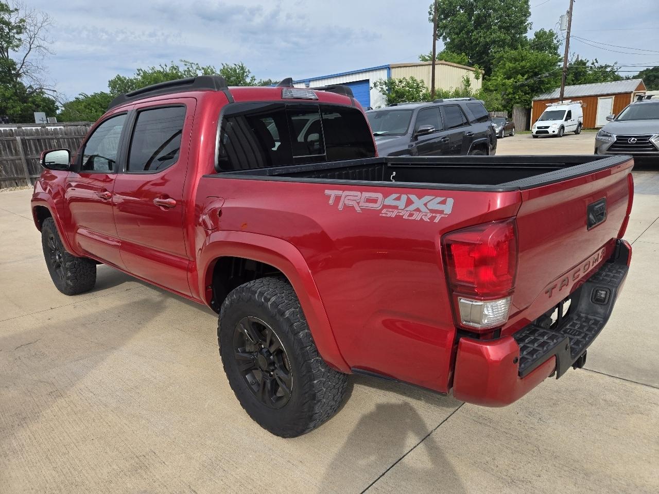 Toyota Tacoma SR5 Double Cab 5' Bed V6 4x4 AT (Natl) 2017