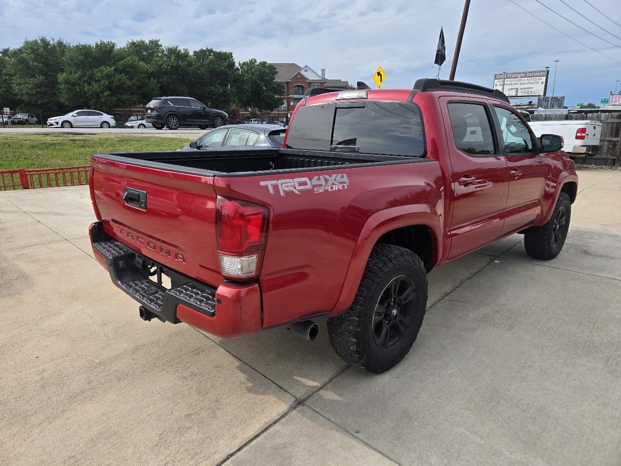 Toyota Tacoma SR5 Double Cab 5' Bed V6 4x4 AT (Natl) 2017