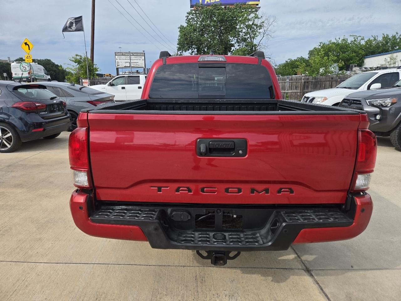 Toyota Tacoma SR5 Double Cab 5' Bed V6 4x4 AT (Natl) 2017