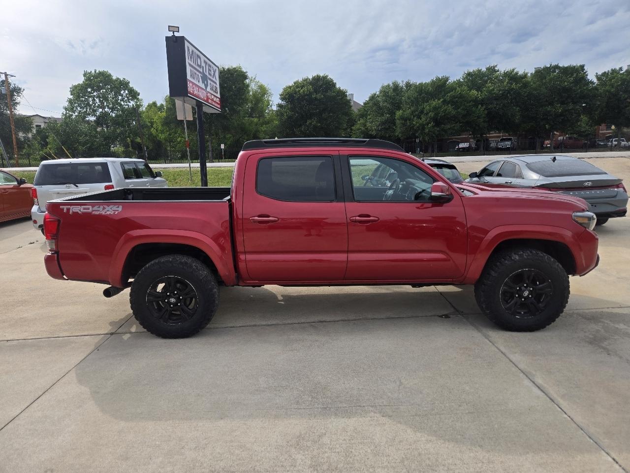 Toyota Tacoma SR5 Double Cab 5' Bed V6 4x4 AT (Natl) 2017