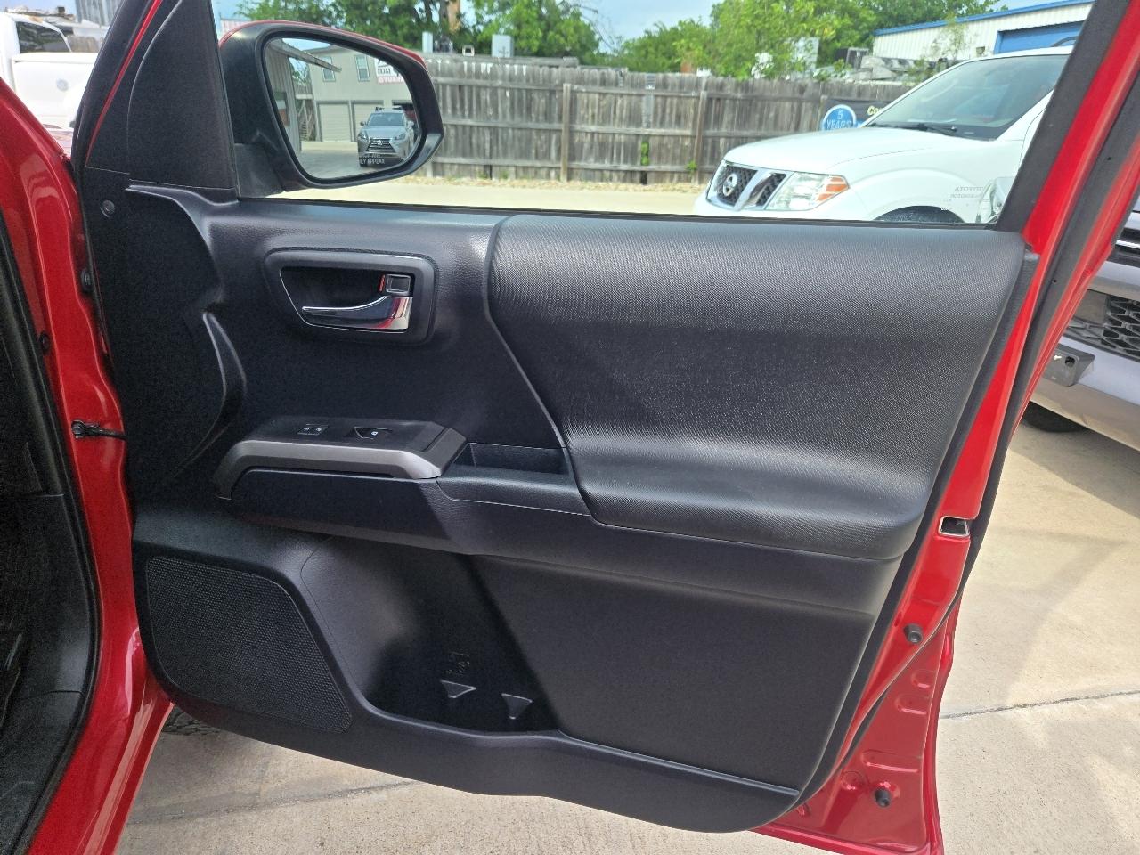 Toyota Tacoma SR5 Double Cab 5' Bed V6 4x4 AT (Natl) 2017