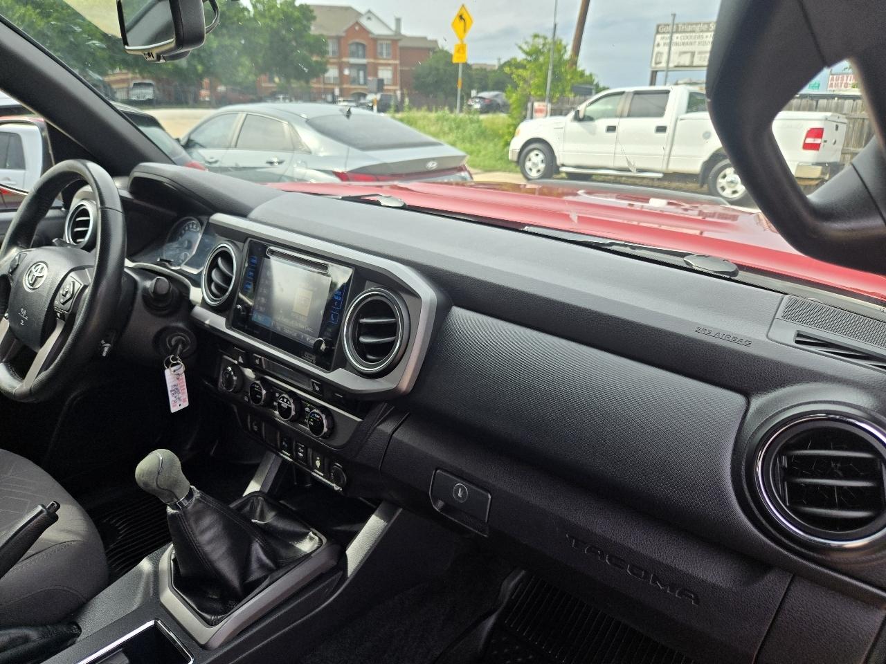 Toyota Tacoma SR5 Double Cab 5' Bed V6 4x4 AT (Natl) 2017