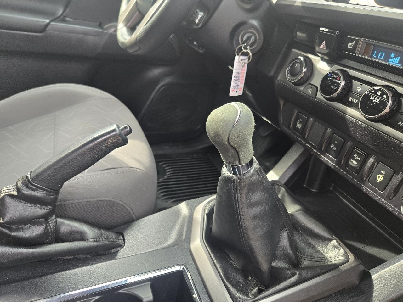 Toyota Tacoma SR5 Double Cab 5' Bed V6 4x4 AT (Natl) 2017