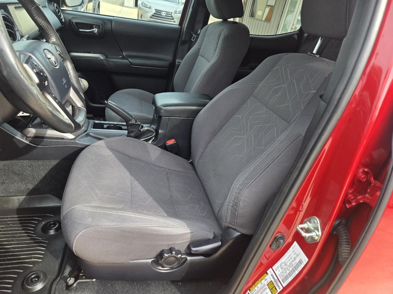 Toyota Tacoma SR5 Double Cab 5' Bed V6 4x4 AT (Natl) 2017