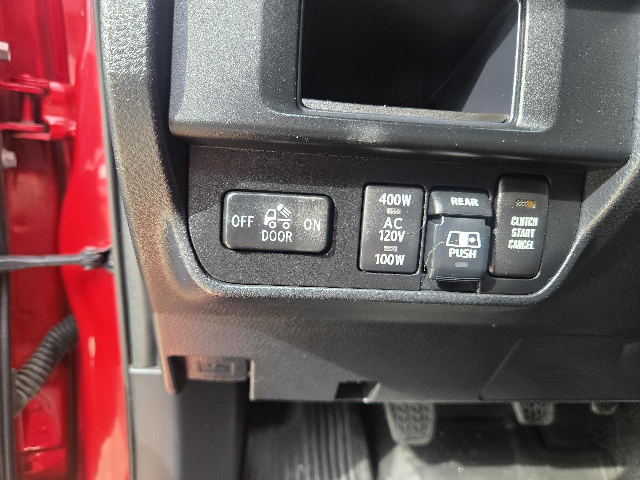 Toyota Tacoma SR5 Double Cab 5' Bed V6 4x4 AT (Natl) 2017