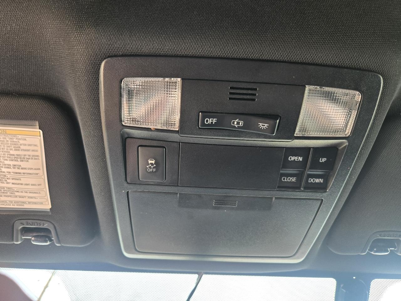 Toyota Tacoma SR5 Double Cab 5' Bed V6 4x4 AT (Natl) 2017