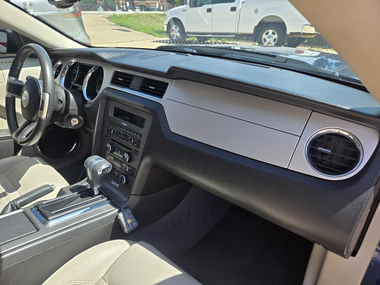 Ford Mustang 2dr Cpe V6 2011