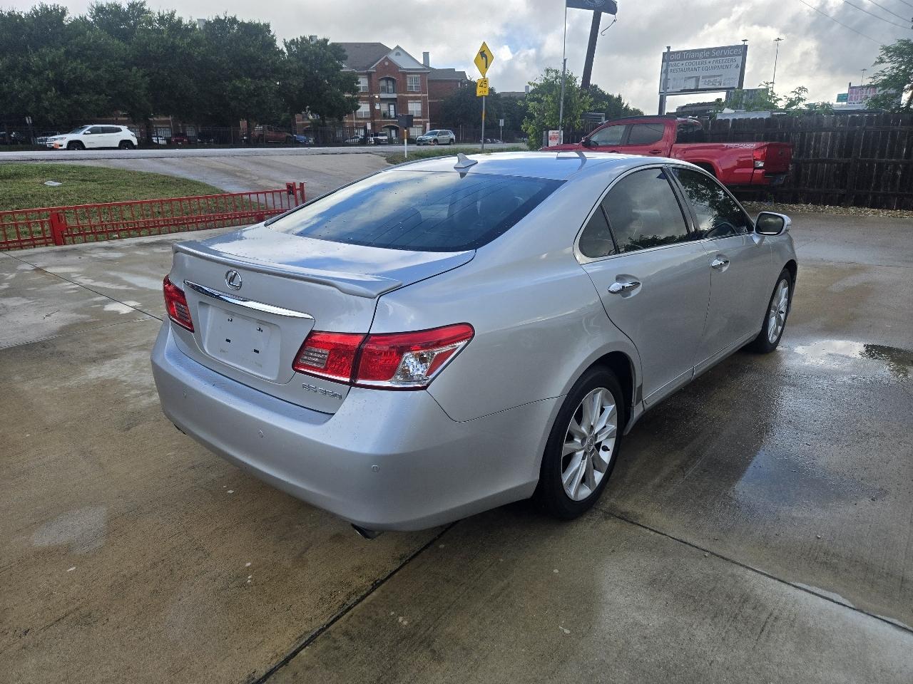 Lexus ES 350 4dr Sdn 2011