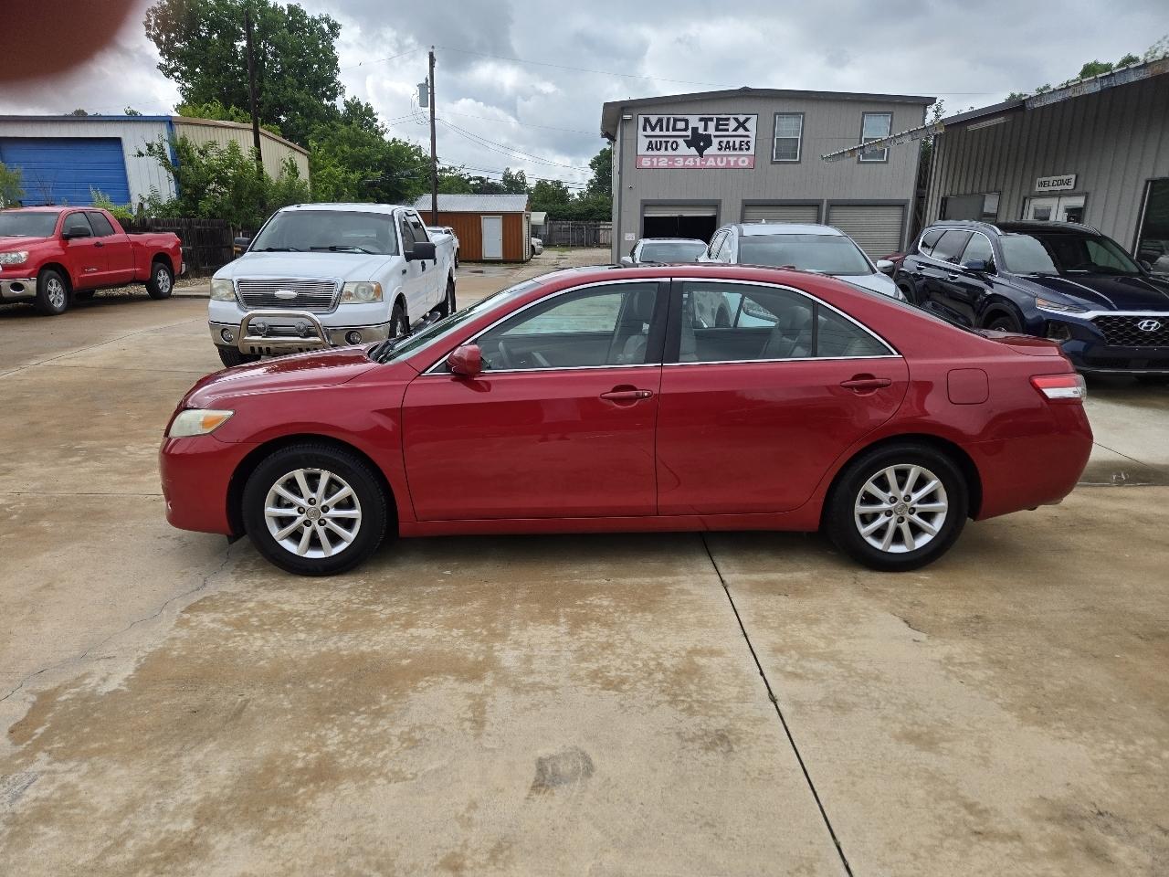 Toyota Camry 4dr Sdn XLE V6 Auto 2011