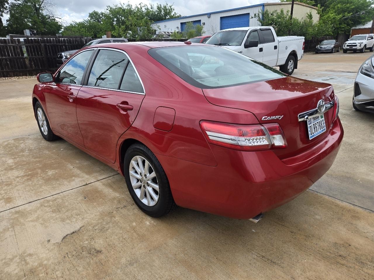 Toyota Camry 4dr Sdn XLE V6 Auto 2011