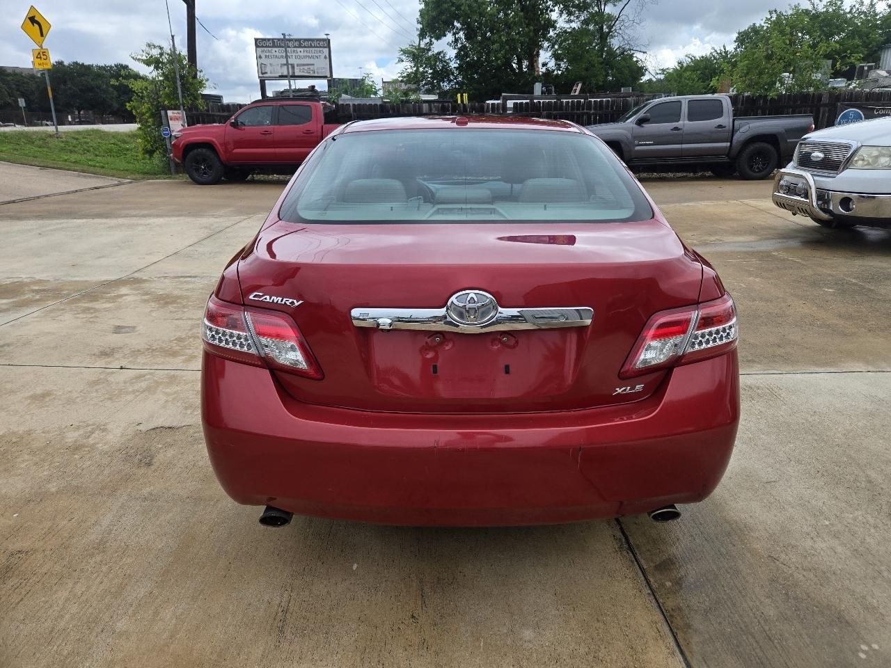 Toyota Camry 4dr Sdn XLE V6 Auto 2011