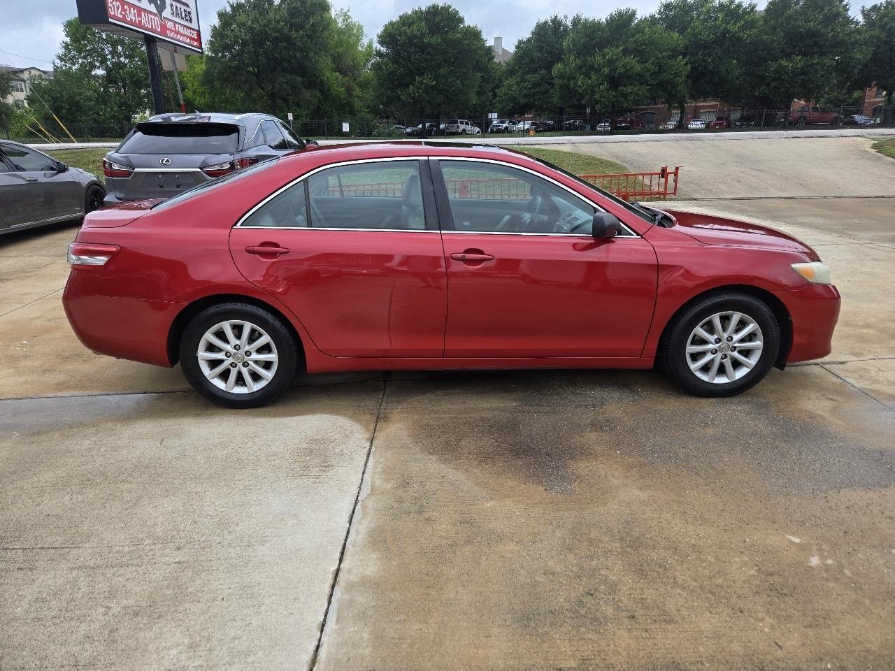 Toyota Camry 4dr Sdn XLE V6 Auto 2011