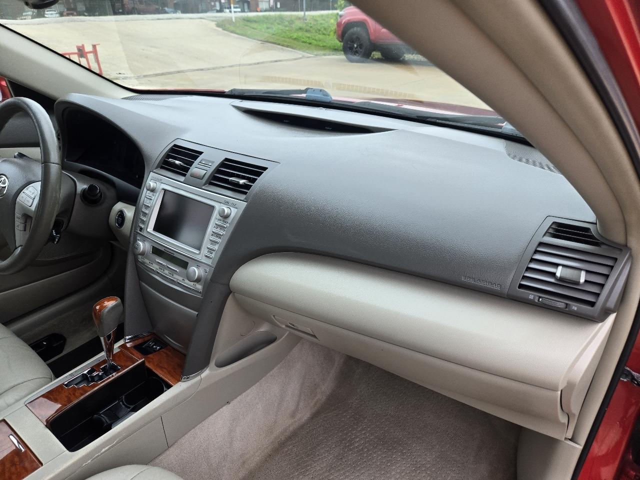 Toyota Camry 4dr Sdn XLE V6 Auto 2011