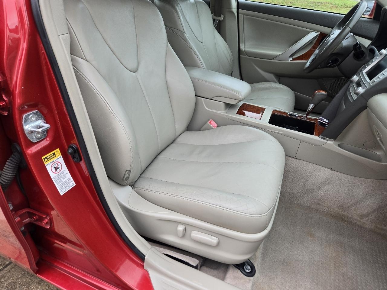 Toyota Camry 4dr Sdn XLE V6 Auto 2011