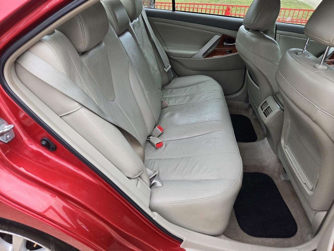 Toyota Camry 4dr Sdn XLE V6 Auto 2011