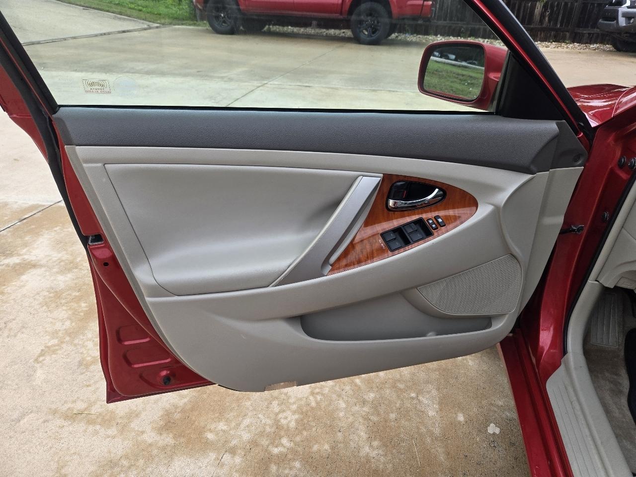 Toyota Camry 4dr Sdn XLE V6 Auto 2011