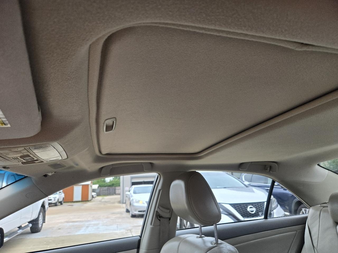 Toyota Camry 4dr Sdn XLE V6 Auto 2011