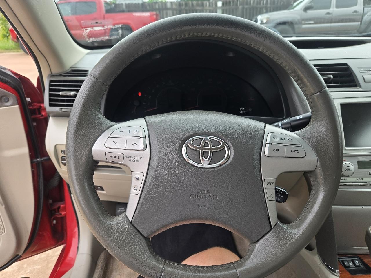 Toyota Camry 4dr Sdn XLE V6 Auto 2011