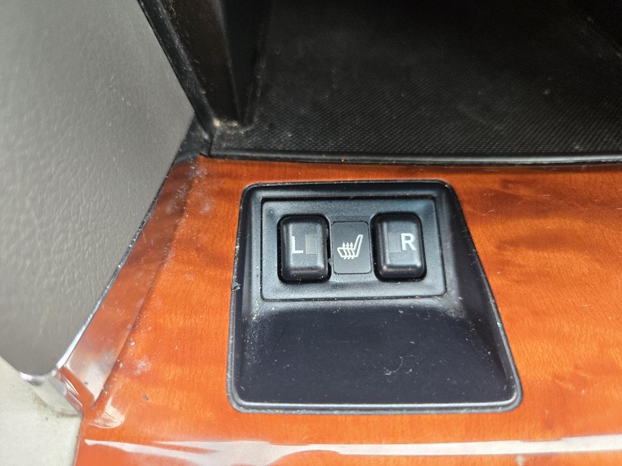 Toyota Camry 4dr Sdn XLE V6 Auto 2011