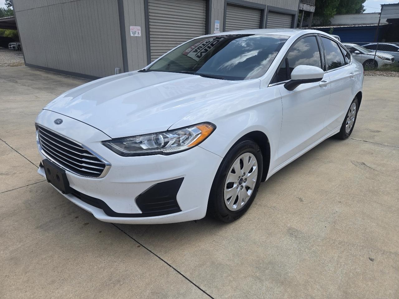 Ford Fusion S FWD 2019