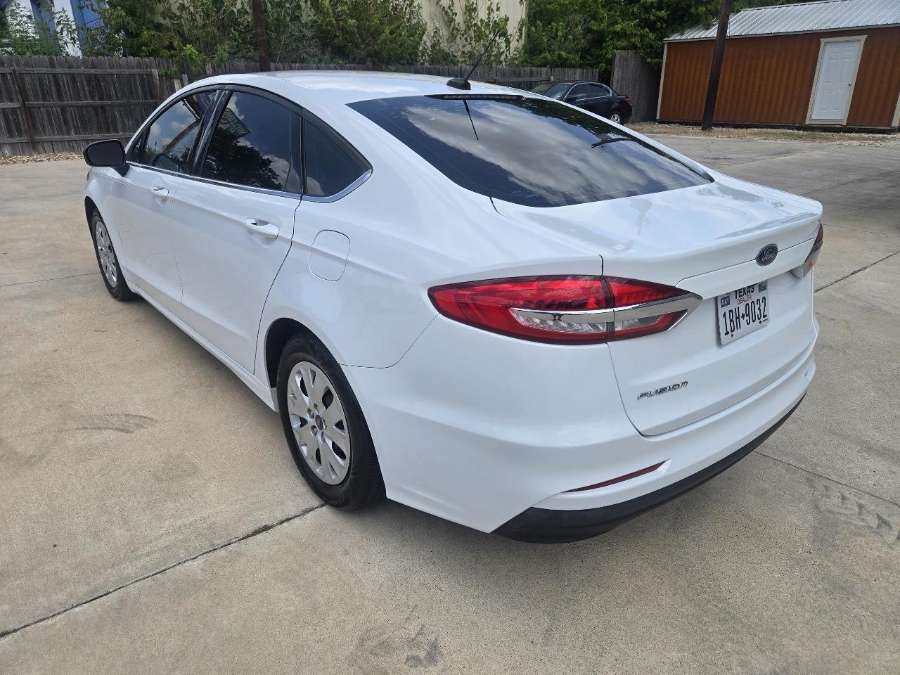 Ford Fusion S FWD 2019