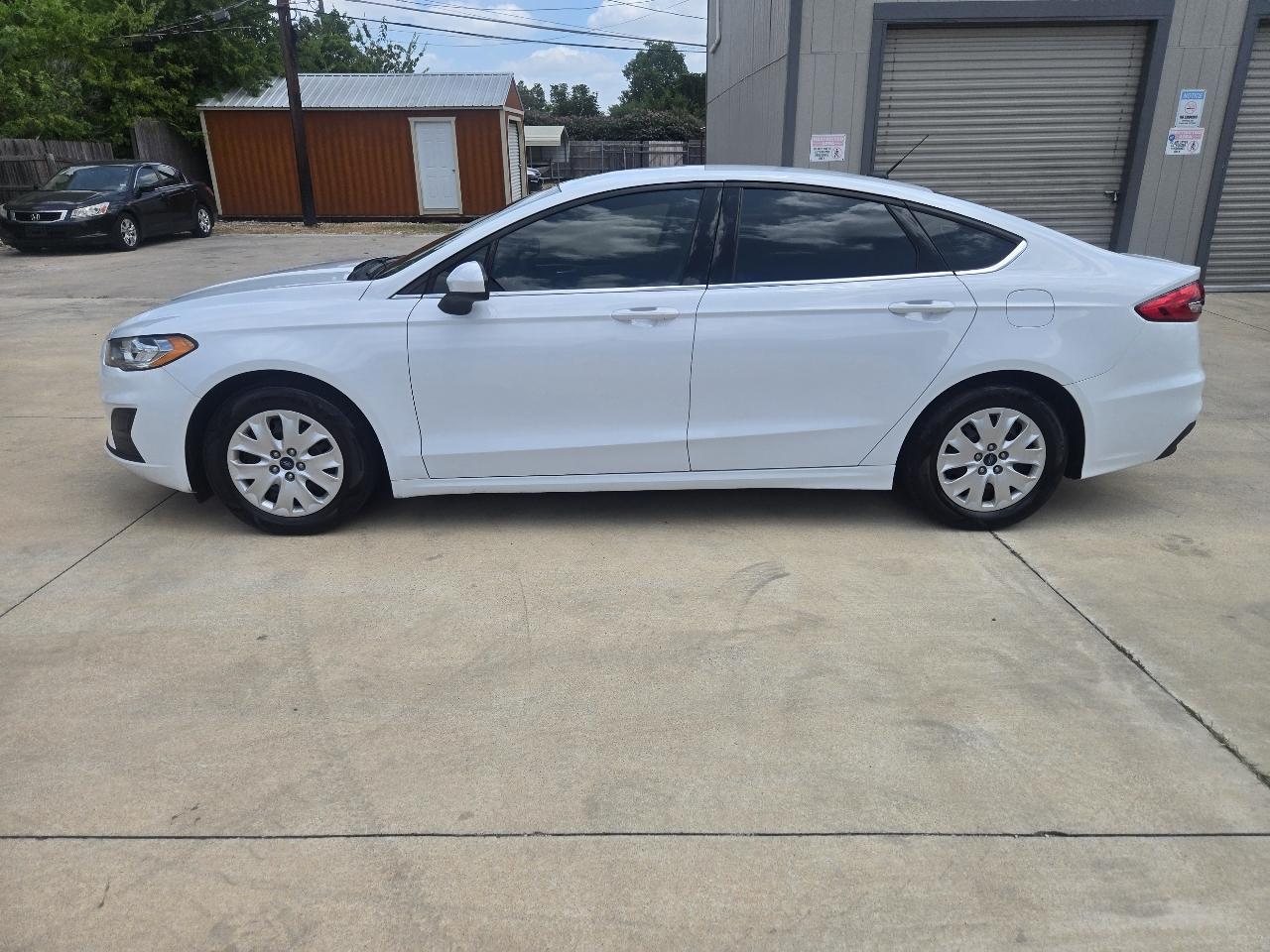 Ford Fusion S FWD 2019