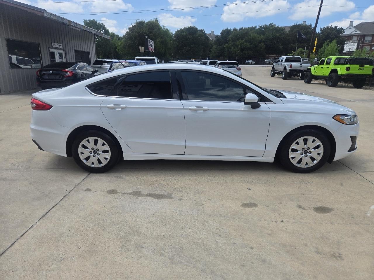 Ford Fusion S FWD 2019