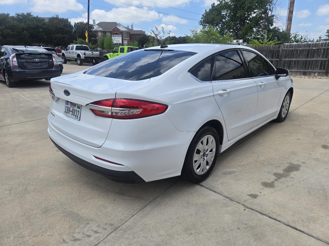Ford Fusion S FWD 2019