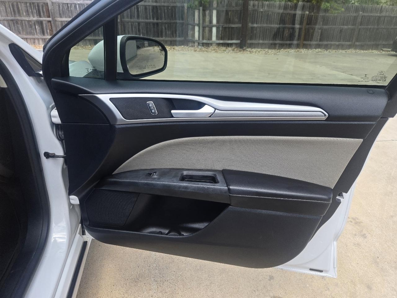 Ford Fusion S FWD 2019