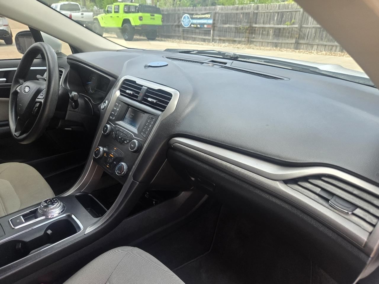 Ford Fusion S FWD 2019