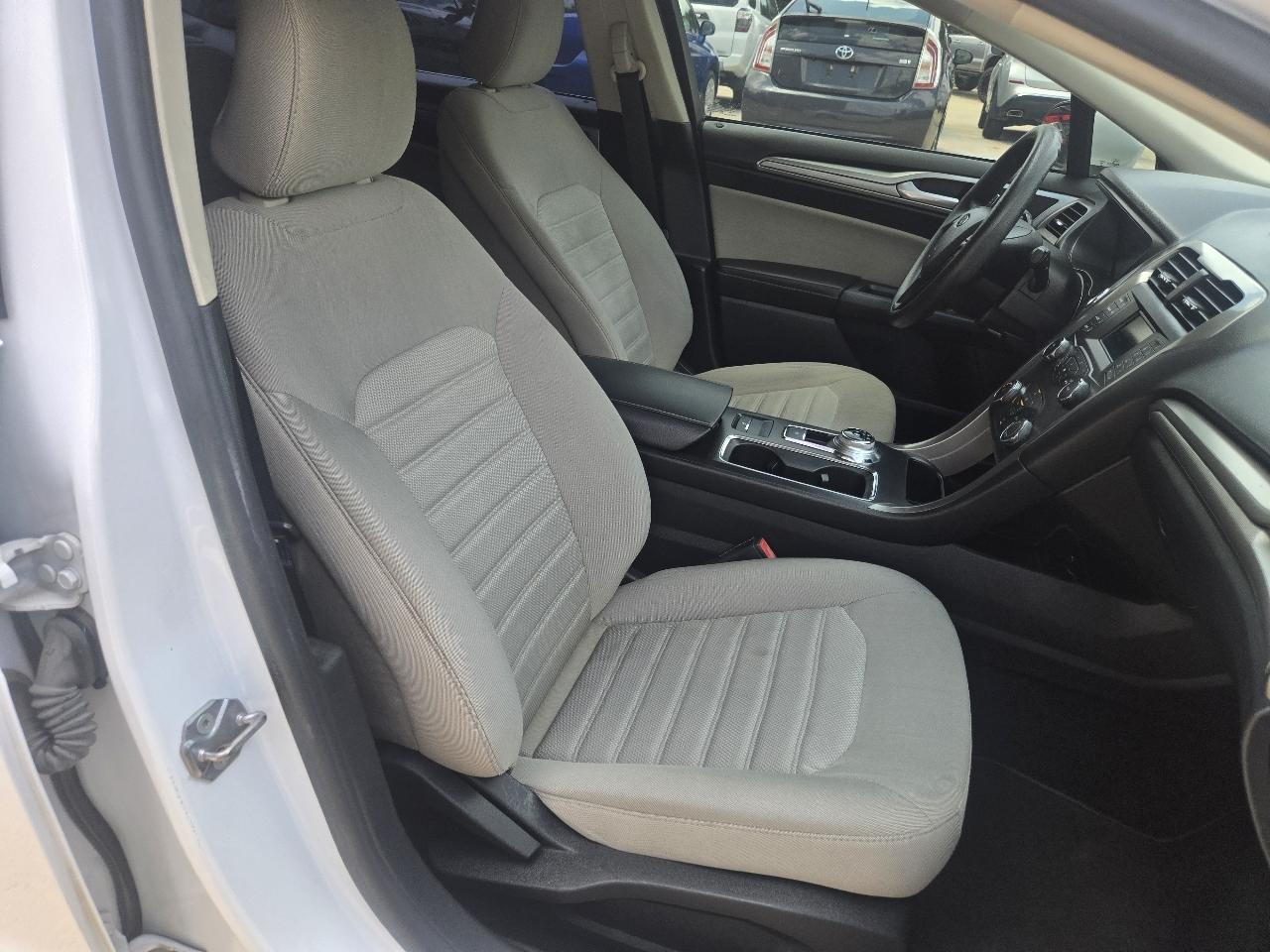 Ford Fusion S FWD 2019