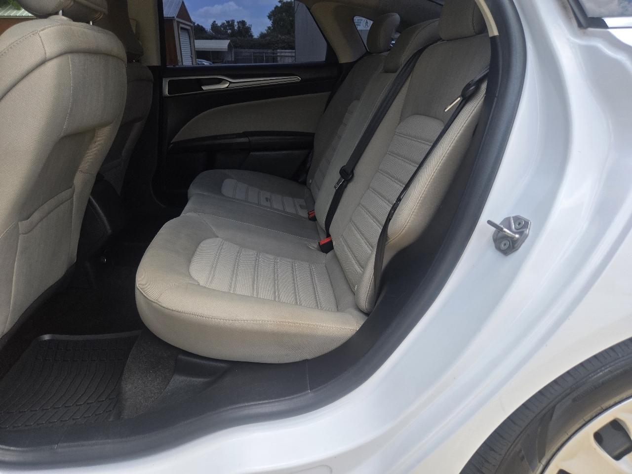 Ford Fusion S FWD 2019