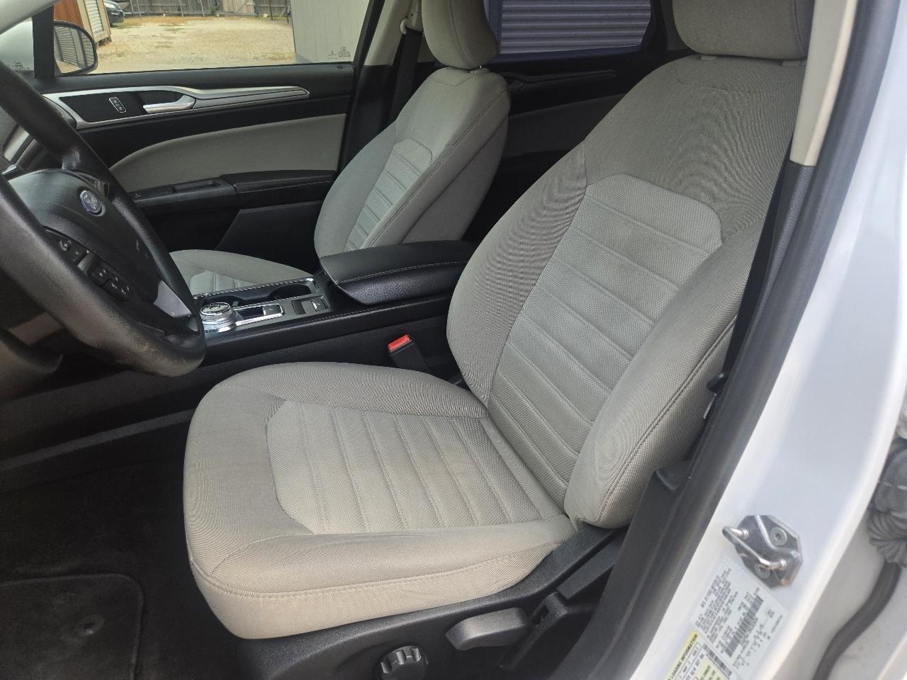 Ford Fusion S FWD 2019