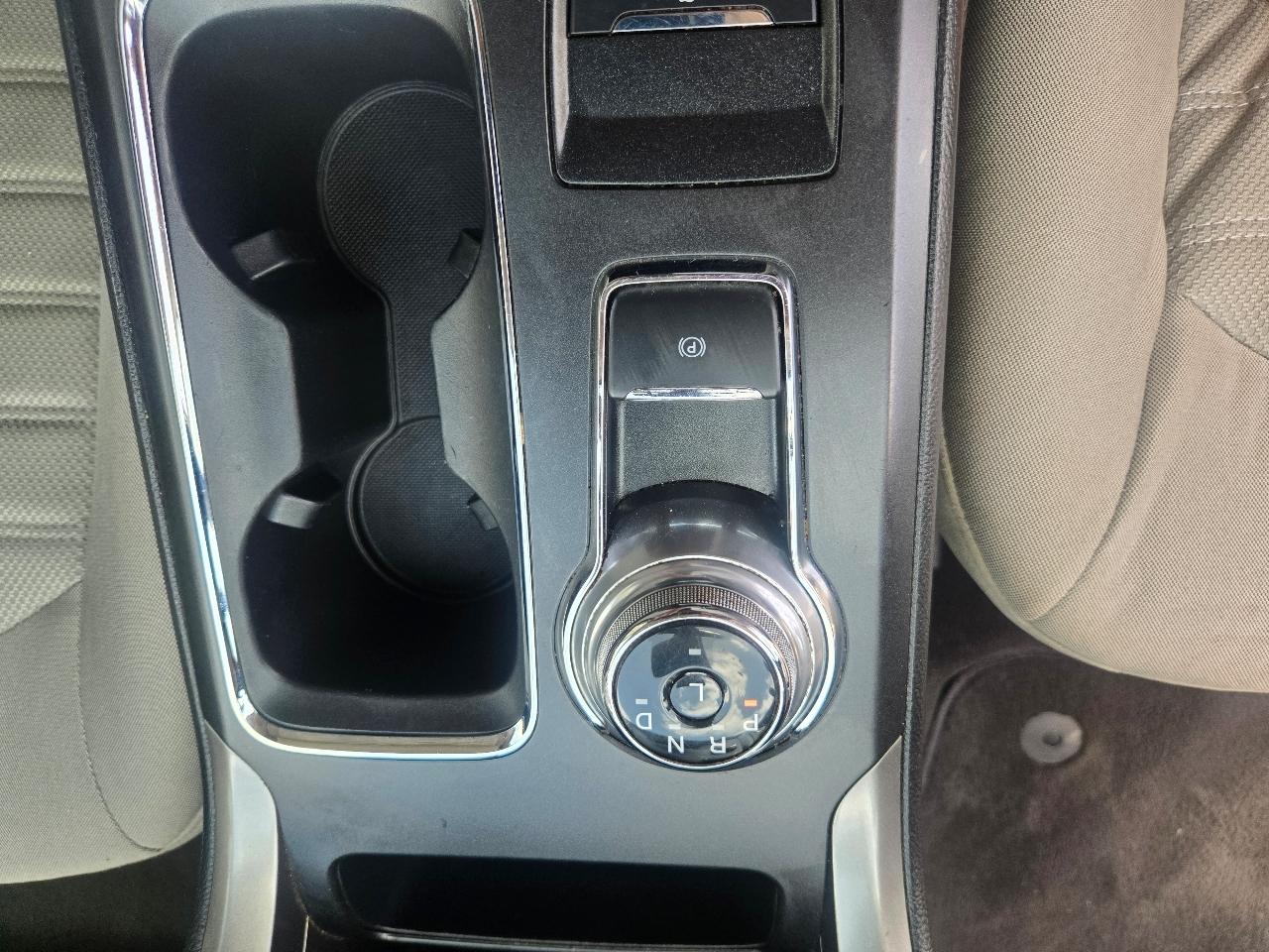 Ford Fusion S FWD 2019