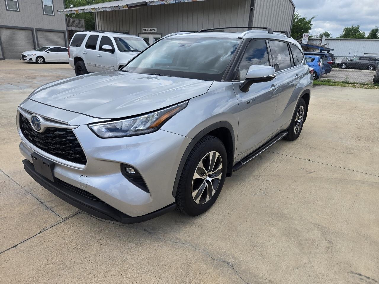 Toyota Highlander Hybrid XLE AWD (Natl) 2020