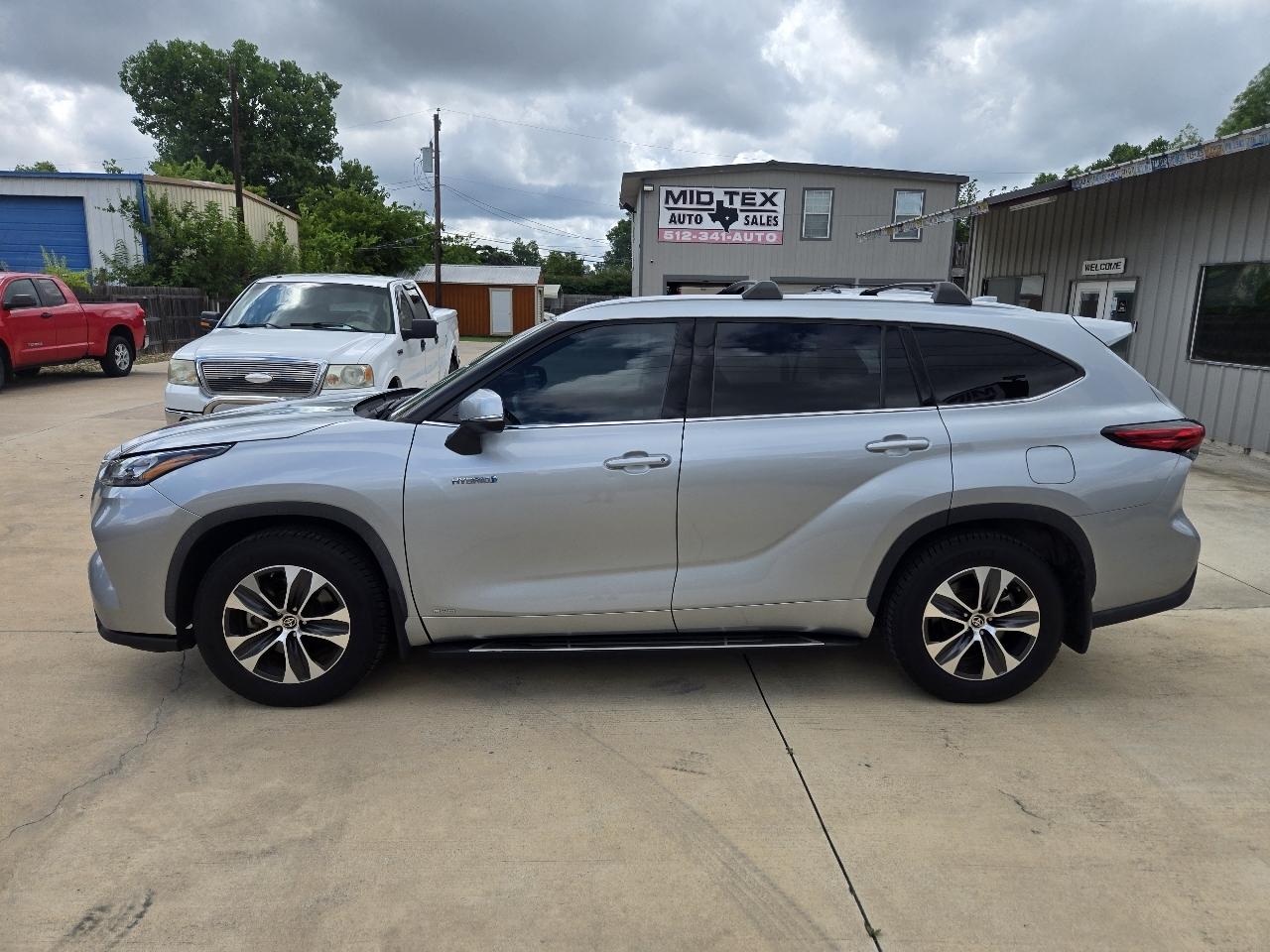 Toyota Highlander Hybrid XLE AWD (Natl) 2020